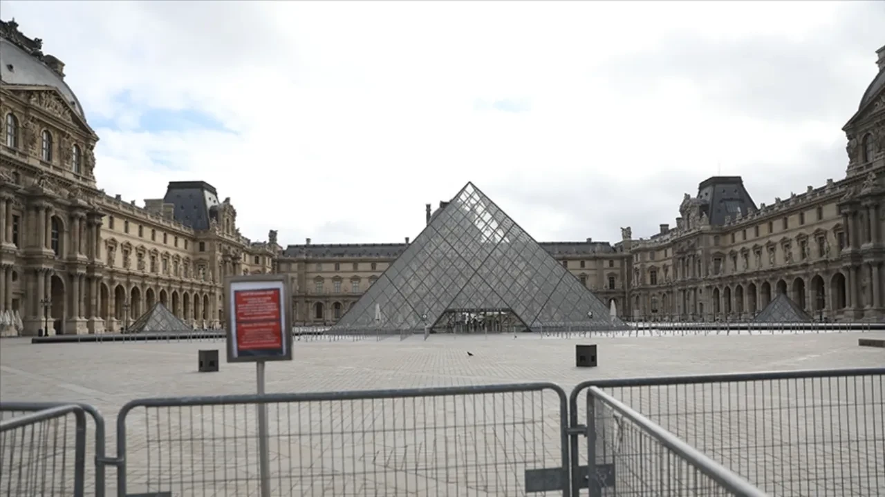 Louvre Müzesi soyguncularından biri Youtuber çıktı! Sabıkası da kabarık