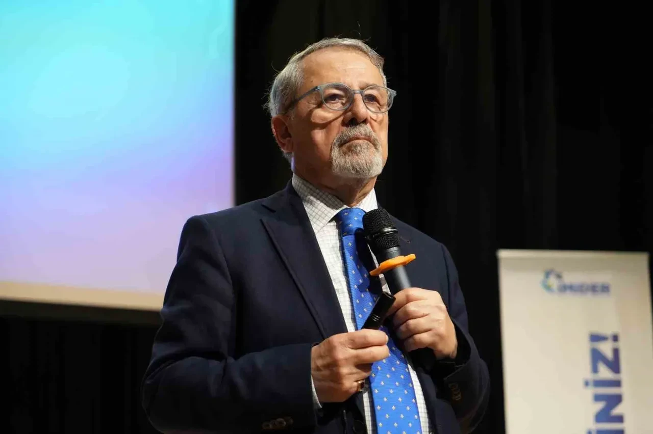 Naci Görür'den Sındırgı uyarısı: Mağma yükseliyor, dikkatli olun