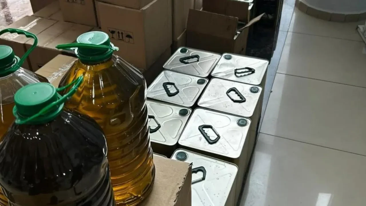 Natürel sızma zeytinyağı diye piyasaya sürdüler: 2 bin litrelik hile! Bakanlık el koydu 