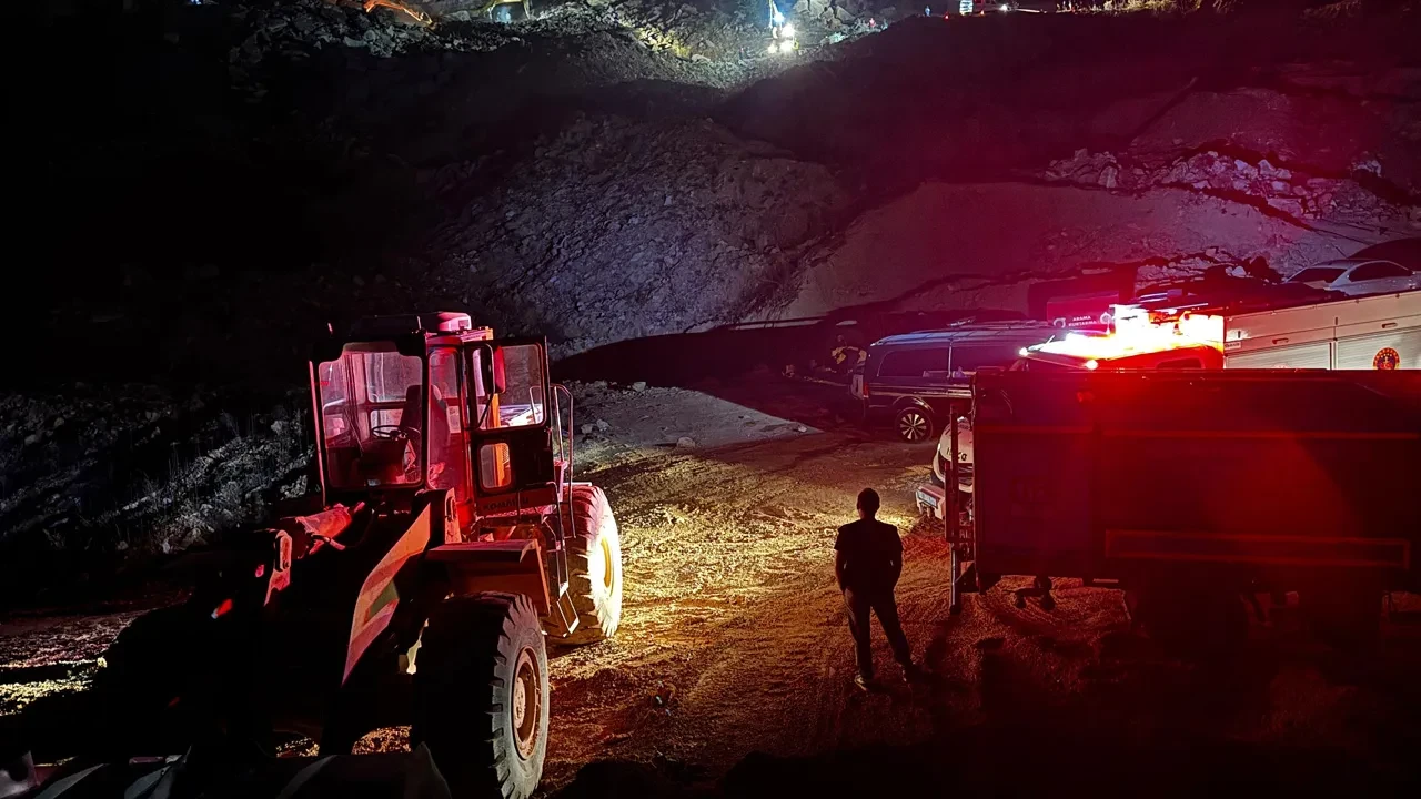 Ordu'da taş ocağı şantiyesinde göçük! Enkaz altında kalanlar var