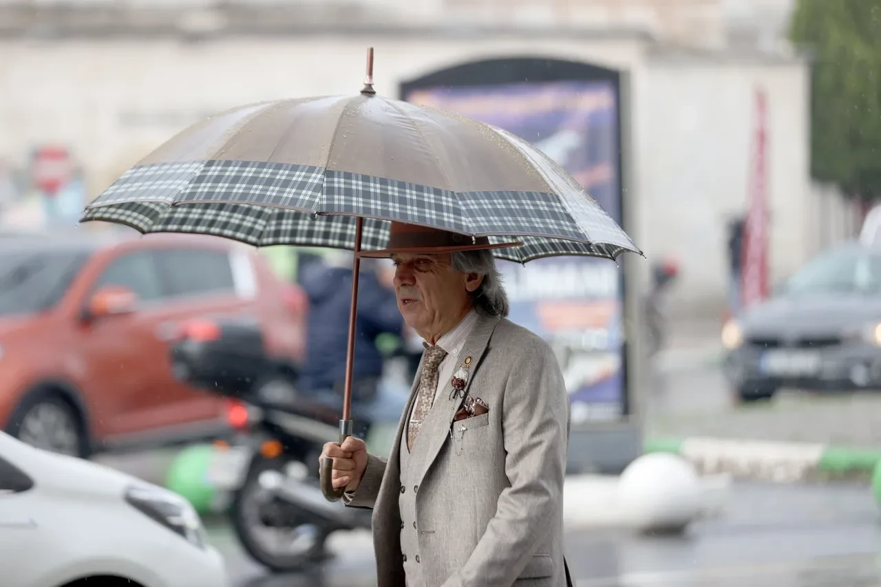 Sağanak geliyor, şemsiyesiz çıkmayın! Meteoroloji İstanbul ve 9 il için saat verdi