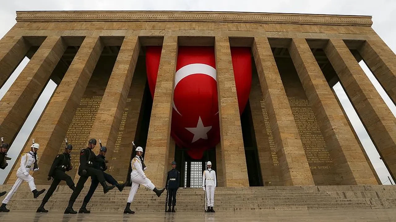 10 Kasım memurlara tatil mi 2025? Resmi tatiller takvimi