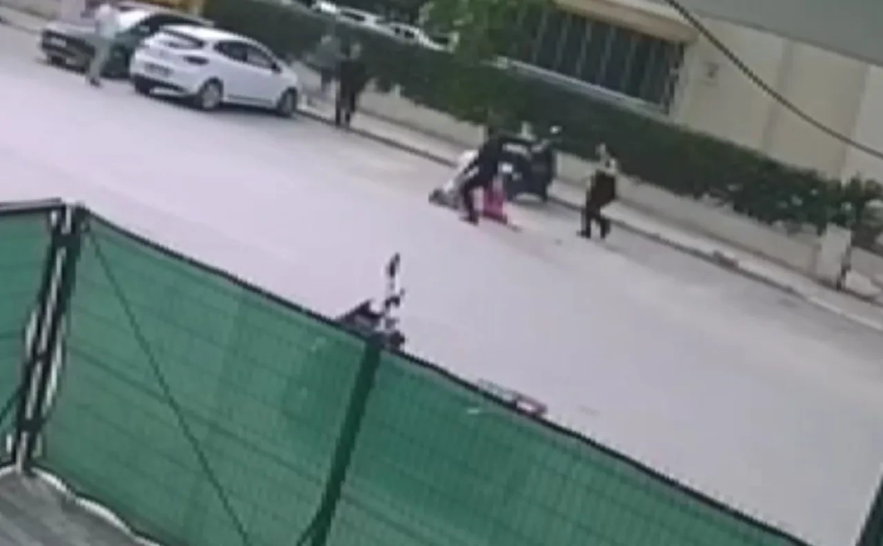 Alanya'daki vahşetin görüntüsü ortaya çıktı! Sokak ortasında karısını defalarca bıçakladı: Kimse engel olamadı