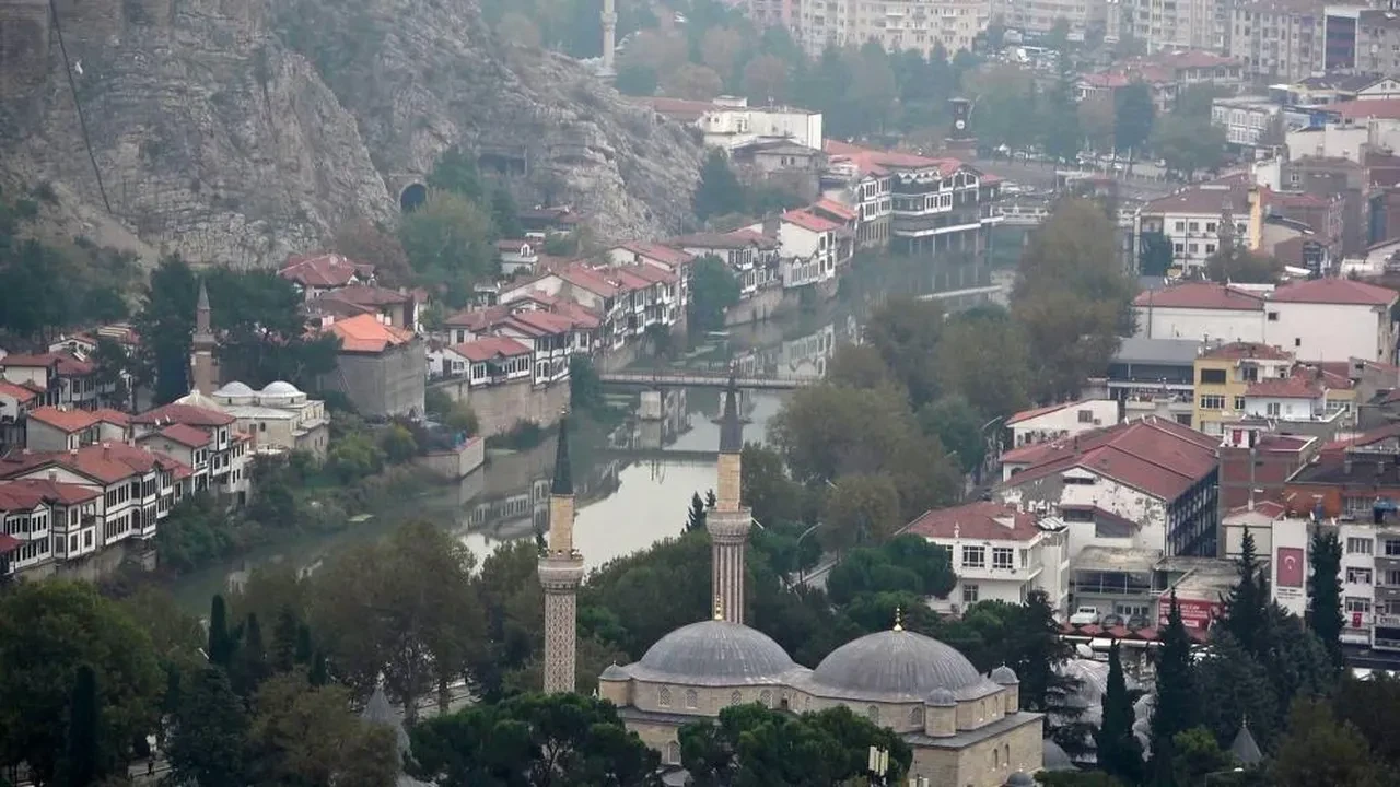 Amasya'ya defineciler göz dikti! Kazdıkları tüneller ortaya çıktı