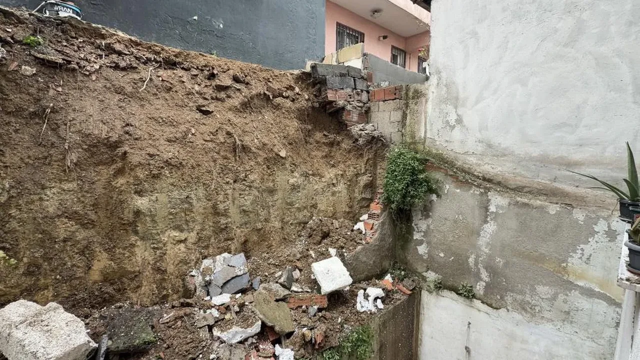 Arnavutköy'de iki bina tahliye ediliyor! Mahalleli gece yarısı o sese uyandı