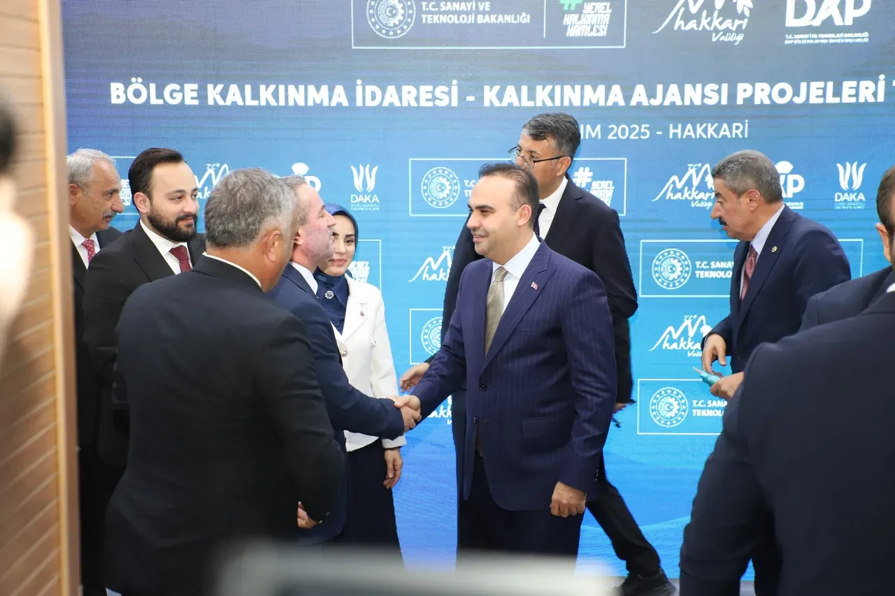 Bakan Kacır, Hakkari’de yatırım seferberliğini duyurdu: 240 milyon liralık projeler