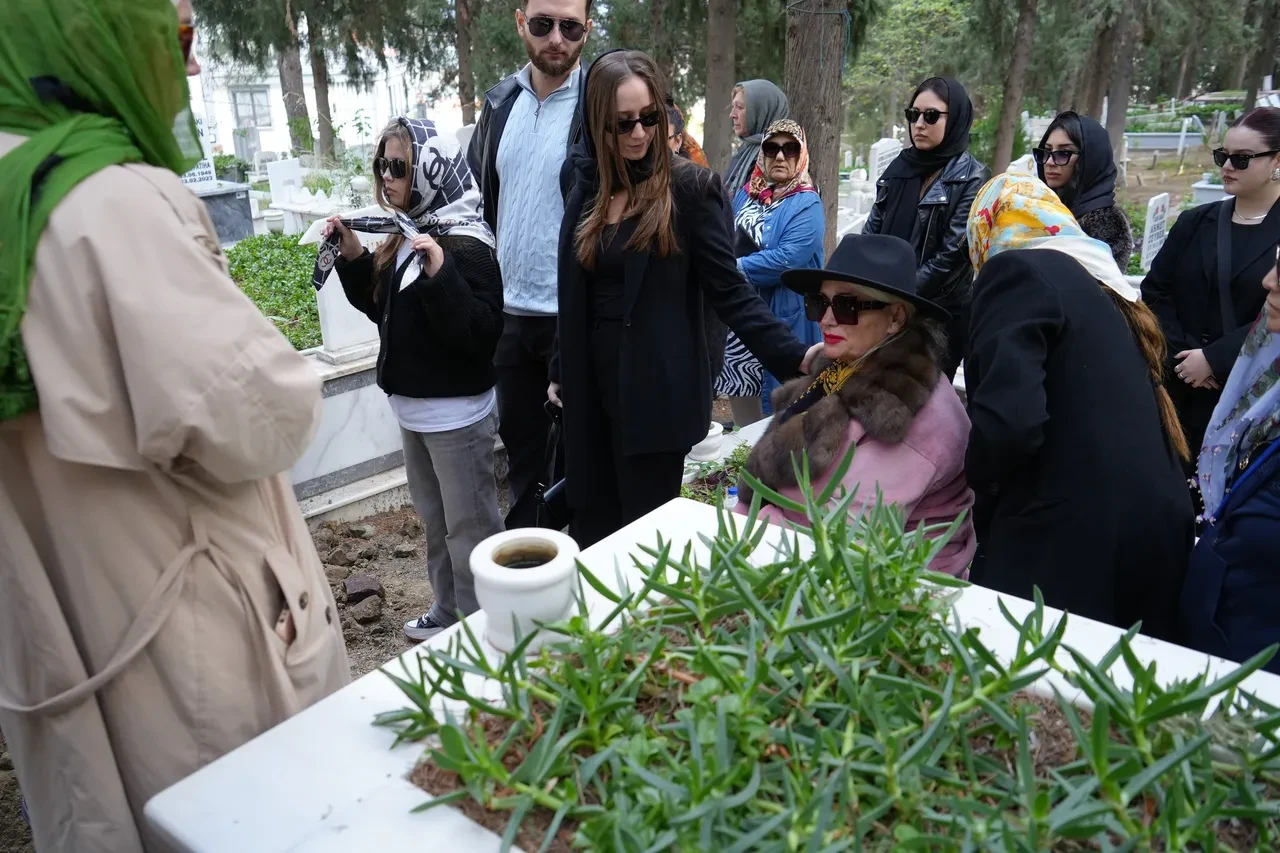 Banu Alkan cenazede gözyaşlarına boğuldu: 'Pırlantamdı benim'