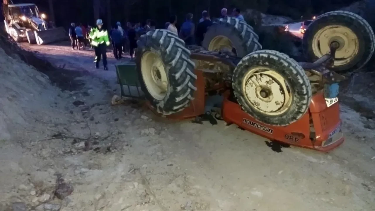 Burdur'da traktör devrildi: Ölü ve yaralı var!