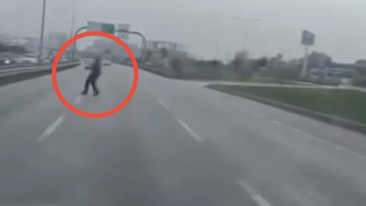 Canını hiçe saydı, yola atladı! Sürücüleri şoke eden anlar kamerada