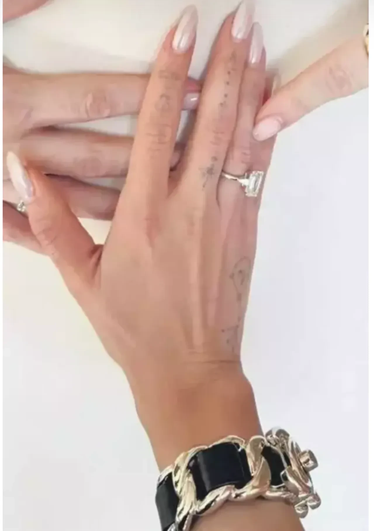 Cengiz Ünder'in nişanlısı 8 milyonluk yüzüğüyle kutlama yaptı