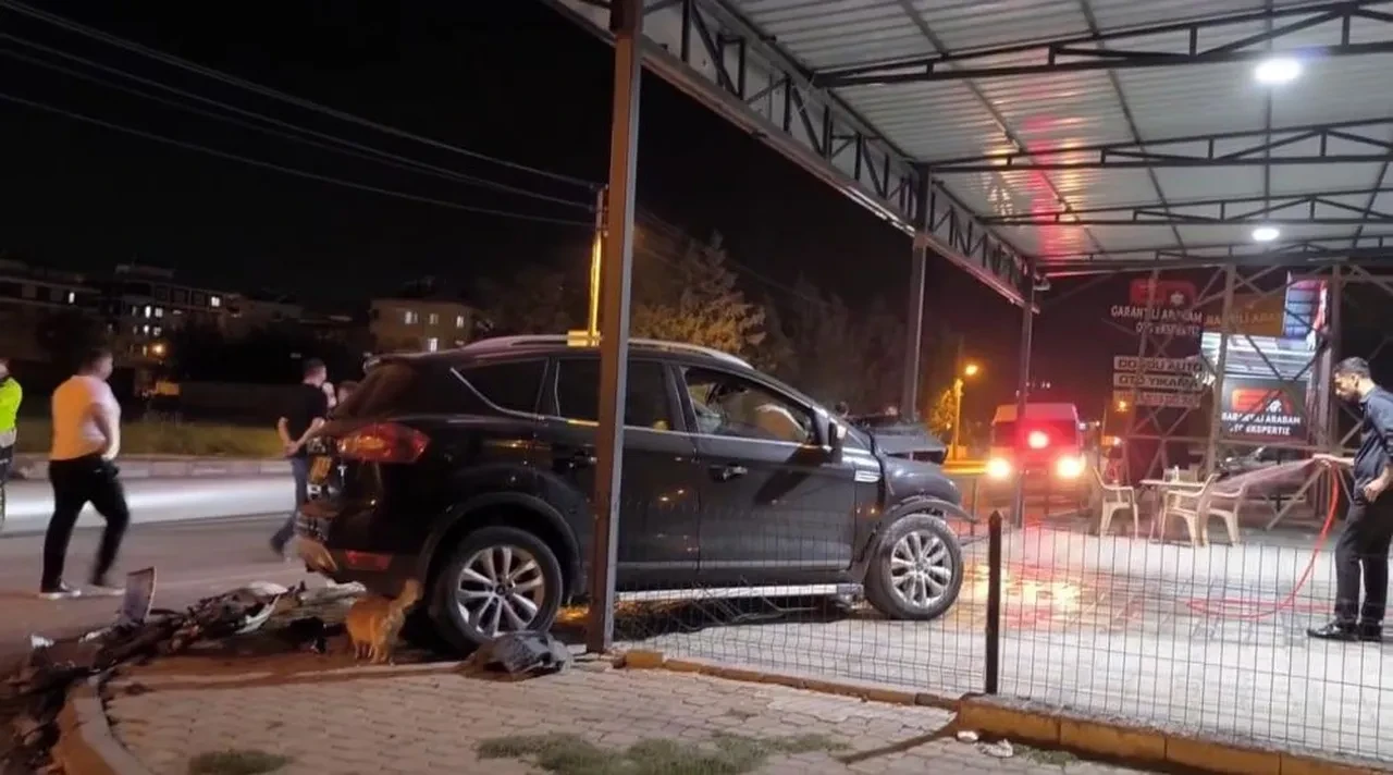 Ciple Tofaş kafaya kafaya girdi! 3 kişi hastaneye kaldırıldı