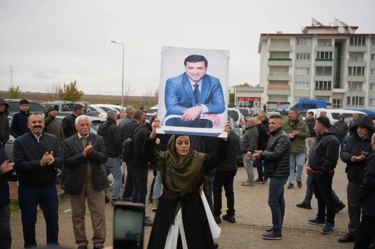 DEM Parti'den tahliyesi konuşulan Selahattin Demirtaş'a ziyaret! Tülay Hatimoğulları: Milletvekilleri İmralı'ya gitmeli
