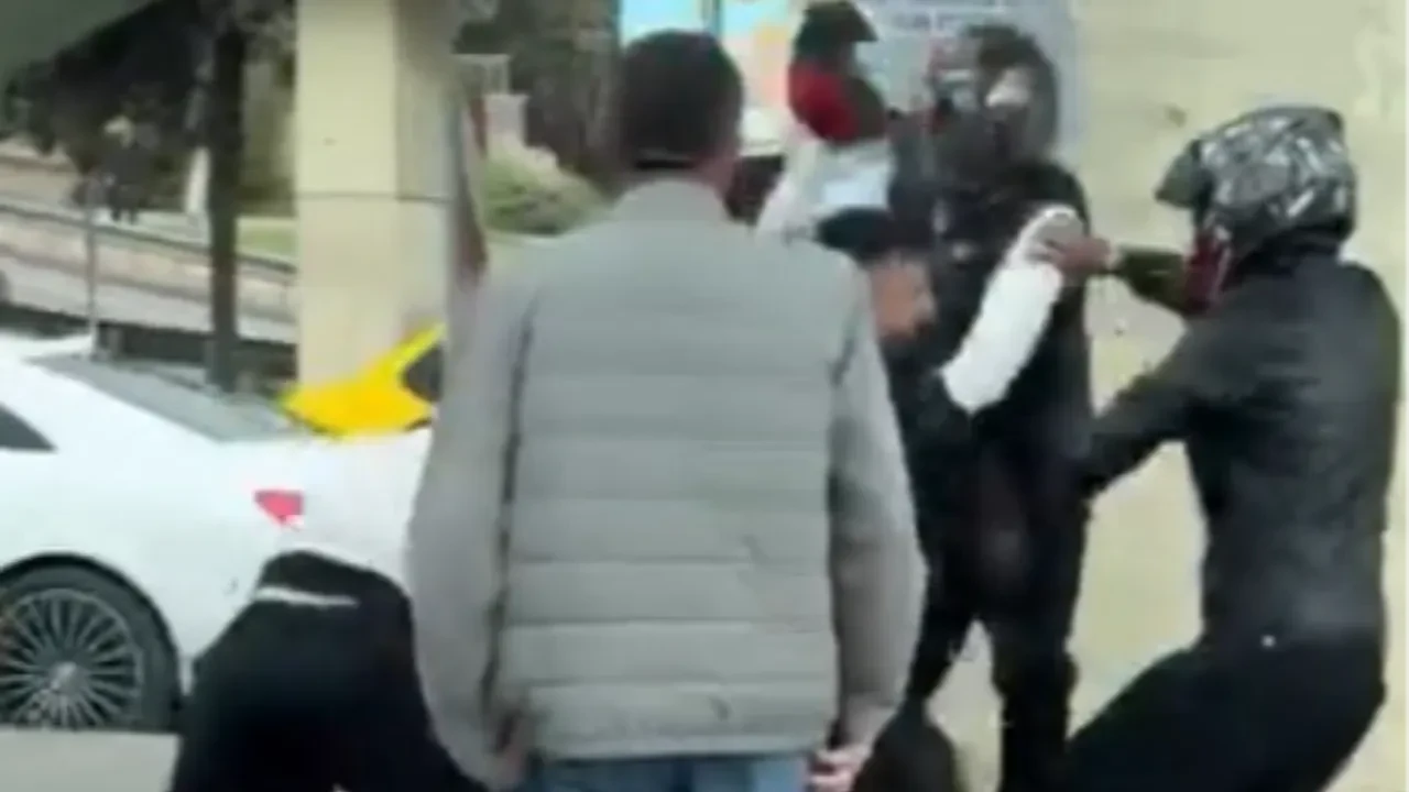 E-5'te motorcular arasında feci kaza! Tekme ve yumruklar havada uçuştu