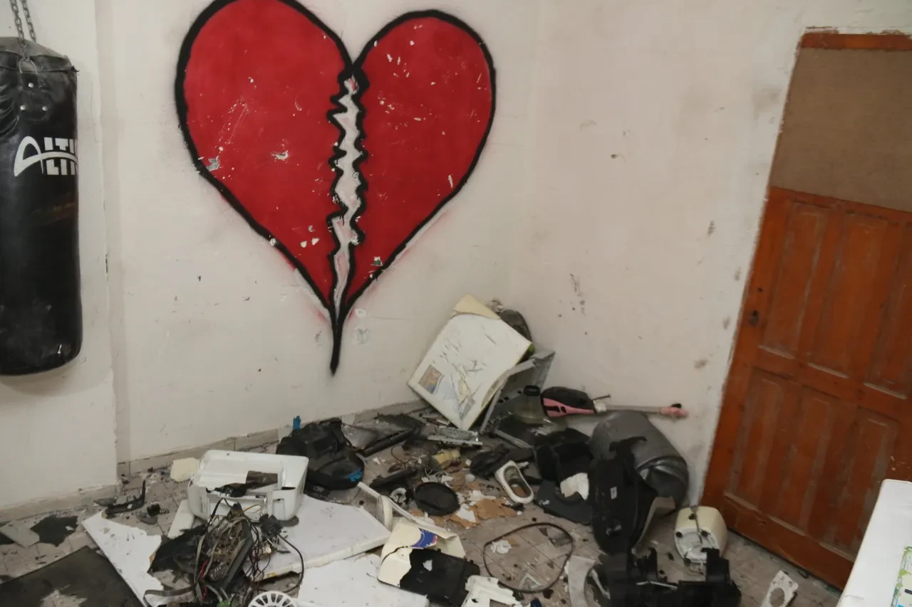 Eskişehir'de sıra dışı terapi! Evdeki eşyaları kırıp dökerek stres atıyorlar