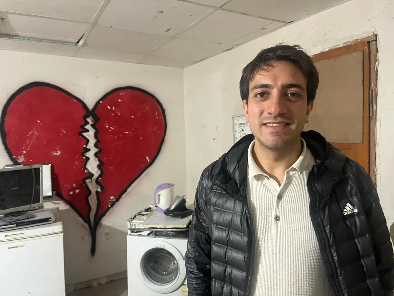 Eskişehir'de sıra dışı terapi! Evdeki eşyaları kırıp dökerek stres atıyorlar