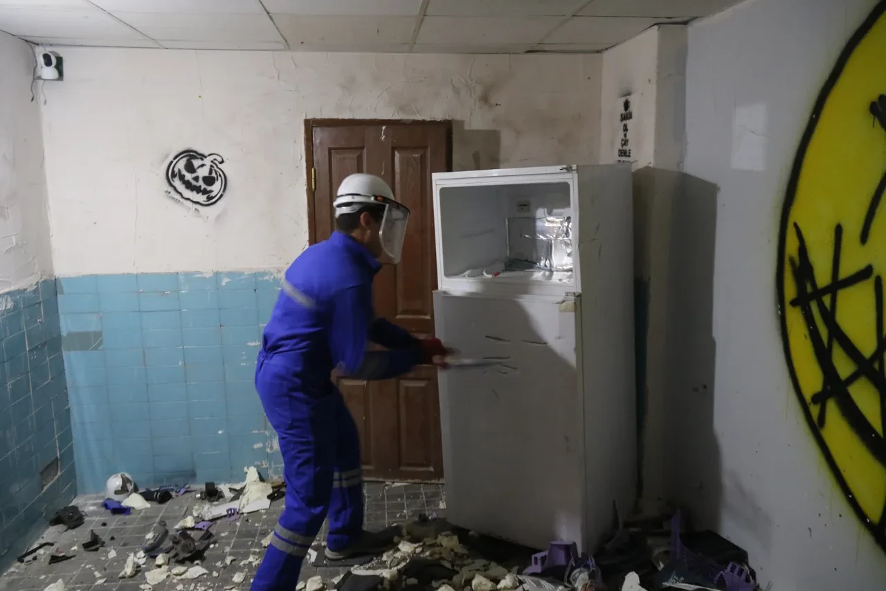 Eskişehir'de sıra dışı terapi! Evdeki eşyaları kırıp dökerek stres atıyorlar