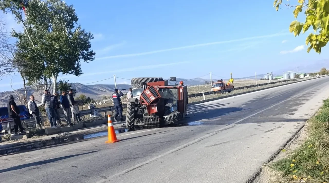 Feci kaza! Otomobille çarpıştı, paramparça oldu