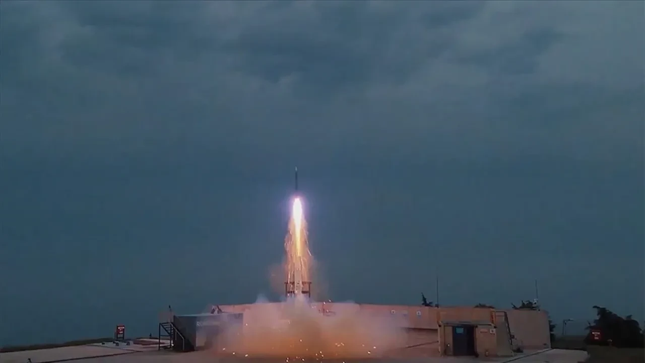 Gök Vatan'ın güvenlik kalkanı! HİSAR-D RF füzesi hedefi böyle vurdu