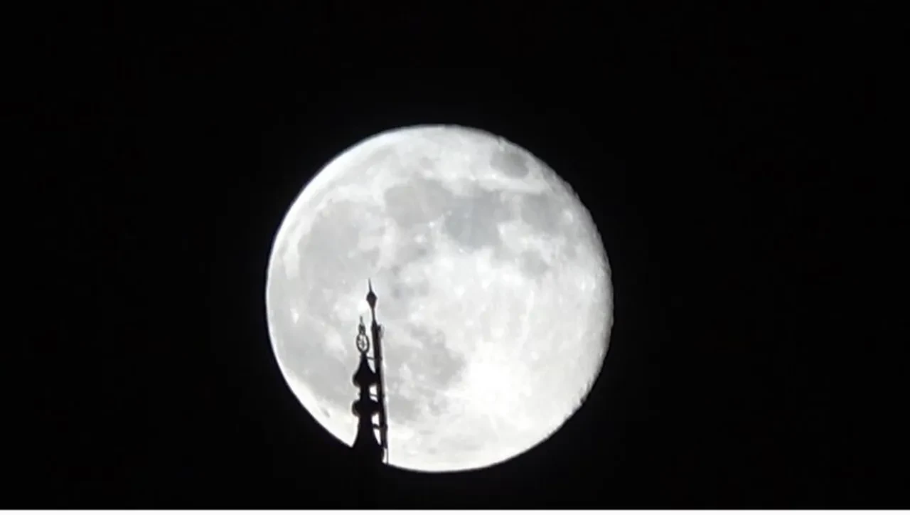 Gökyüzünde şişkin ay var! Van'da çekilen kareler hayran bıraktı