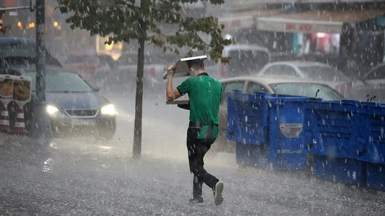 İstanbullular dikkat! AKOM tarih verdi: Gök gürültülü sağanak şiddetli vuracak