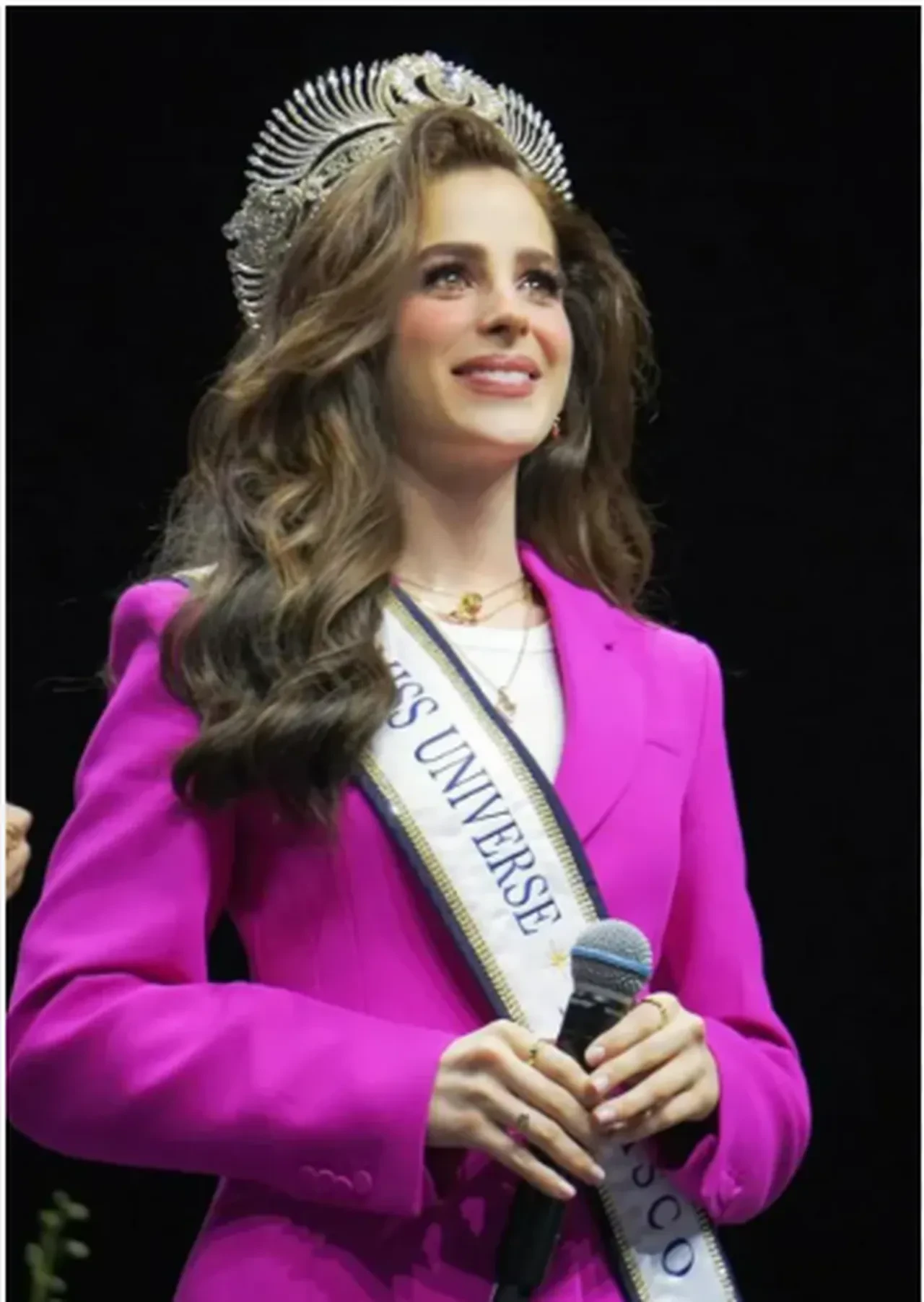 Kainat güzelini önce azarladı, sonra salondan kovdu! Bu sefer tüm güzeller harekete geçti