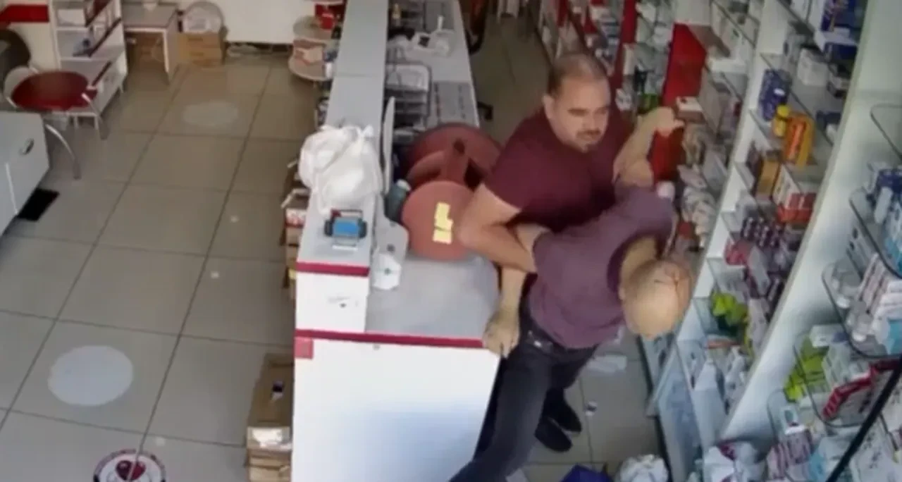 "Muadil ilaç" kavgası yılan hikayesine döndü! Eczacı kalfasını kovdu