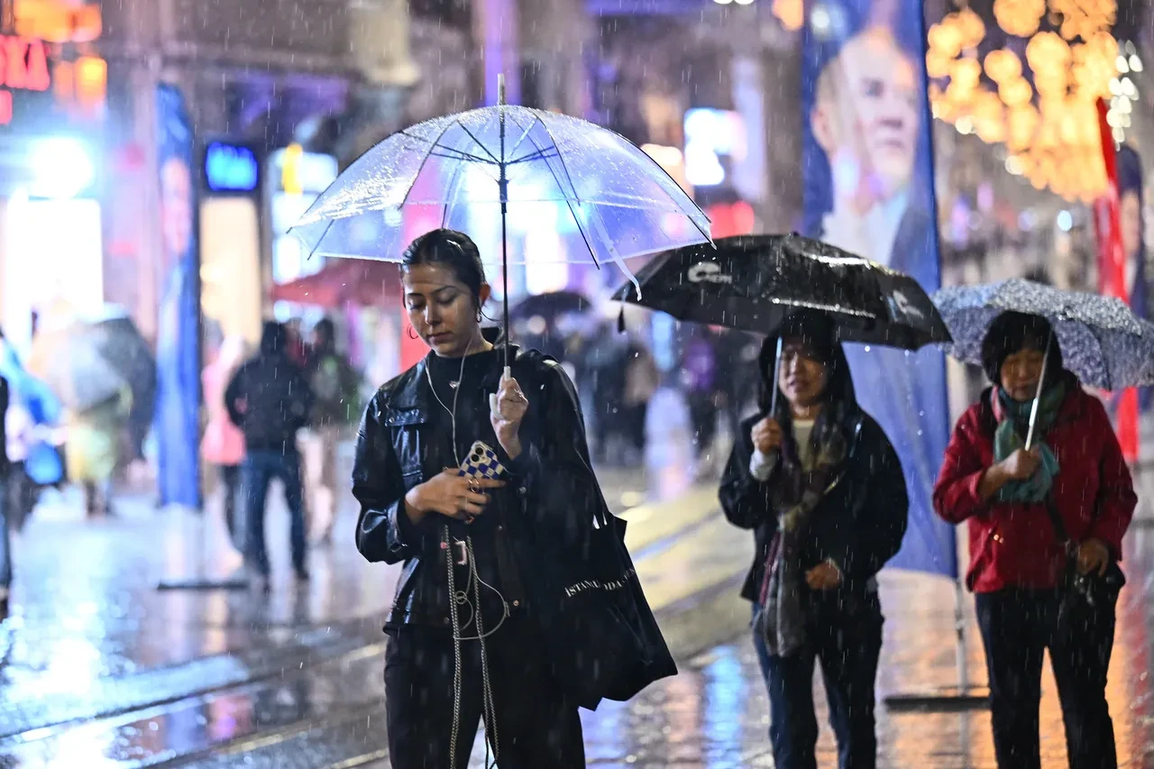 Pastırma sıcaklarına veda! Yurdun yarısını sis ve yağış etkisi altına aldı