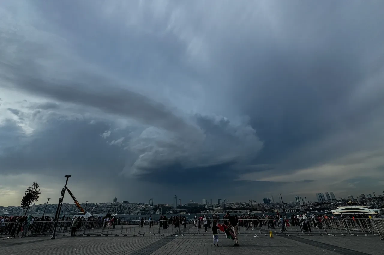 Pastırma sıcaklarına veda! Yurdun yarısını sis ve yağış etkisi altına aldı