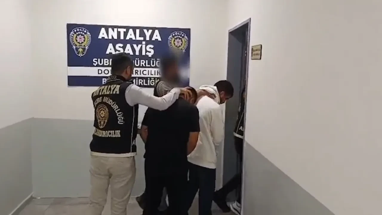 Satılık evler dolandırıcıların radarına girdi! 2 milyonluk vurgun yaptılar