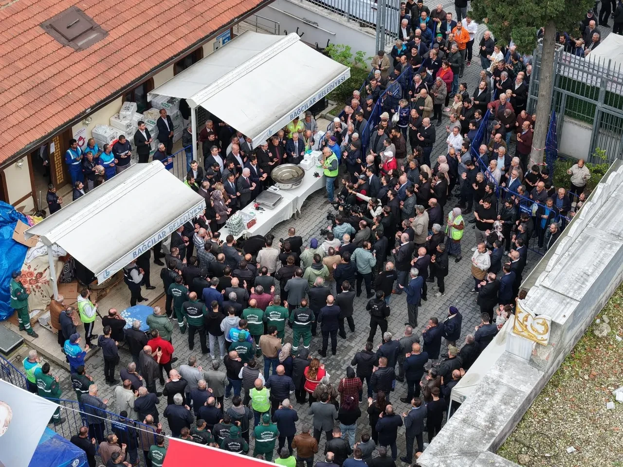 Selaniklilerin 102 yıllık geleneği Bağcılar’da yaşatılıyor! 15 bin kişiye pilav ikram edildi