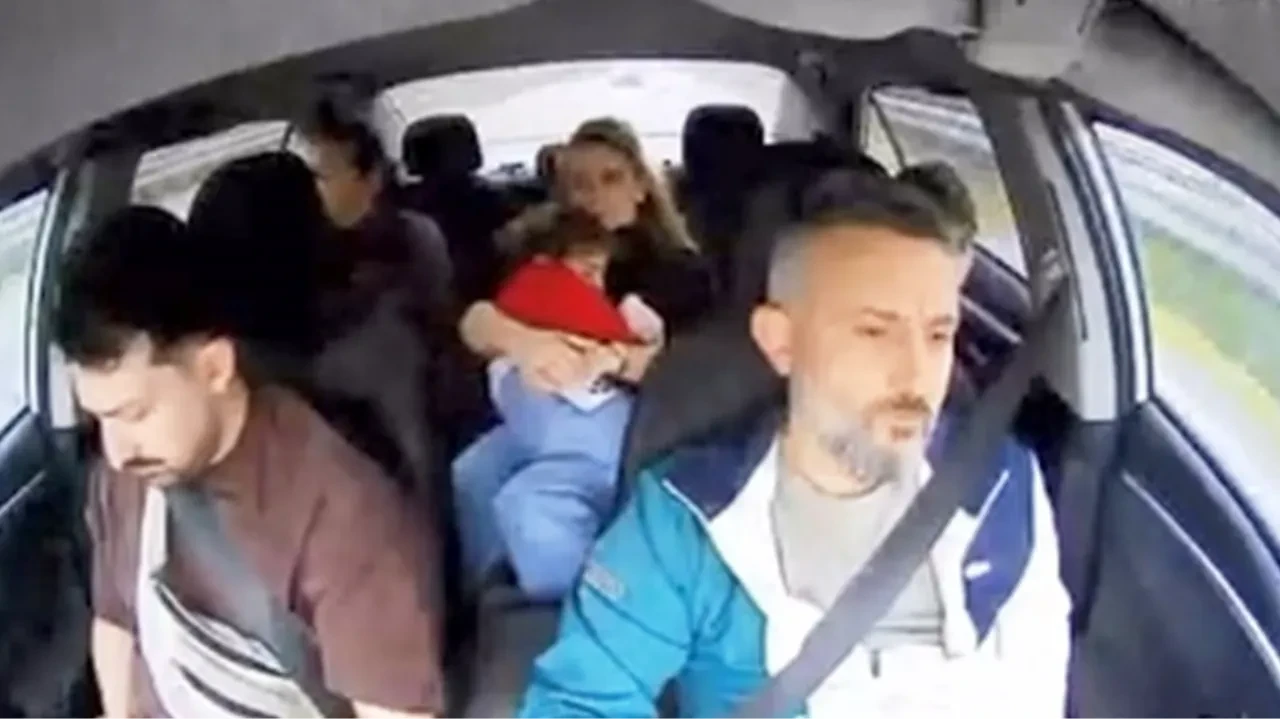 Taksi şoförü, 6 kişinin canını bu manevrayla kurtardı!
