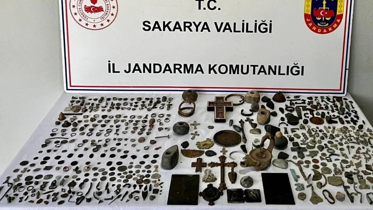Tarihi eser kaçakçılarına geçit yok! Yüzlerce eser ele geçirildi