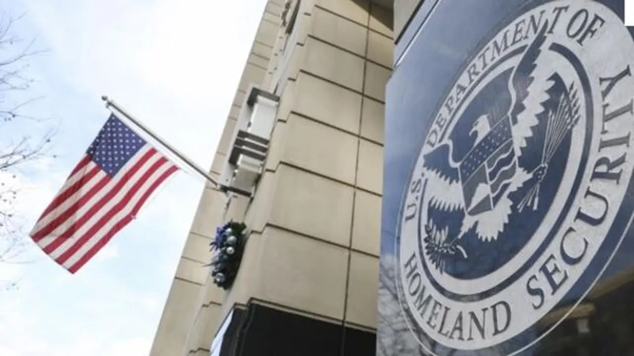 Trump koltuğa oturduğundan beri 80 bin kişinin ABD vizesi iptal edildi