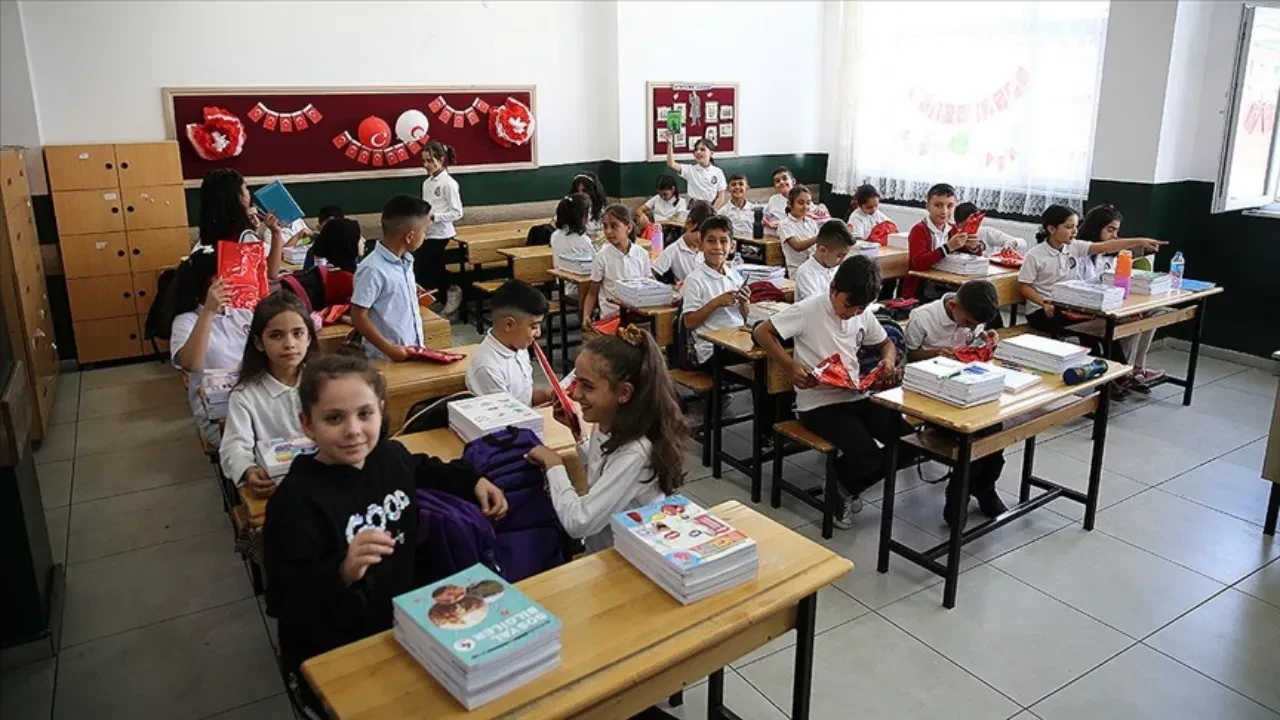 Yarın okullar tatil mi? 7 Kasım Cuma okul var mı?