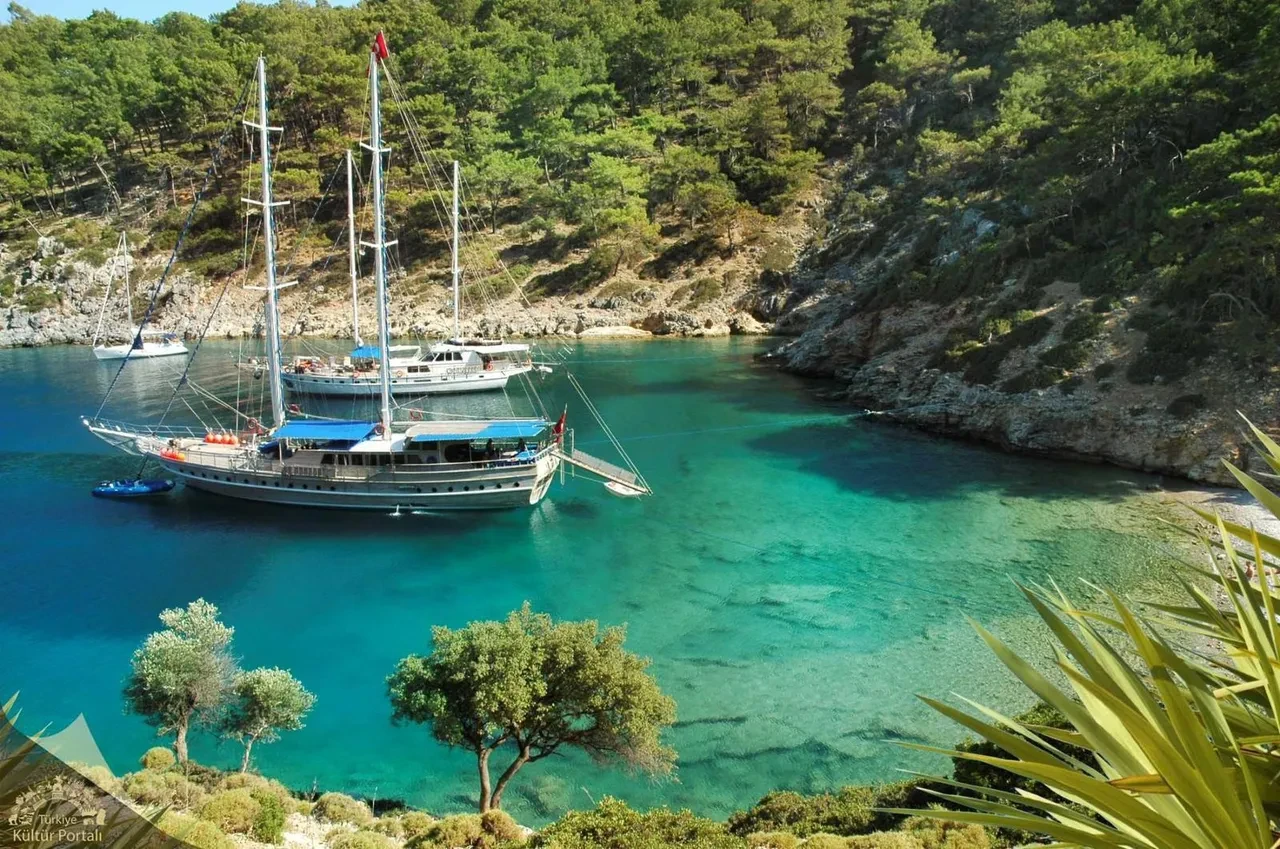 Bakan Ersoy duyurdu! Antalya tarihi rekor kırdı