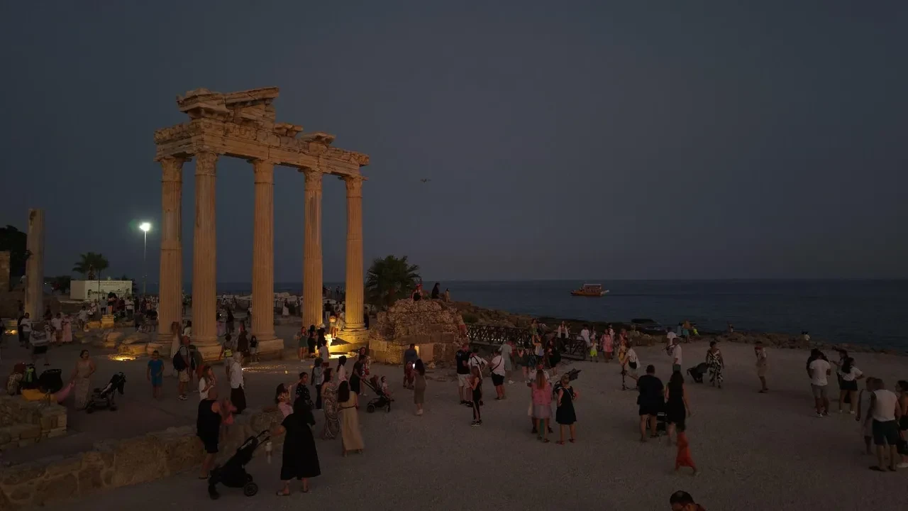 Bakan Ersoy duyurdu! Antalya tarihi rekor kırdı