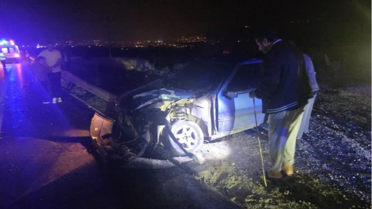 Bursa'da freni boşalan otomobil yolcu otobüsüyle çarpıştı!