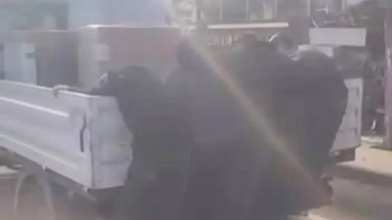 Canlarını hiçe saydılar! Çocukların tehlikeli yolculuğu kamerada