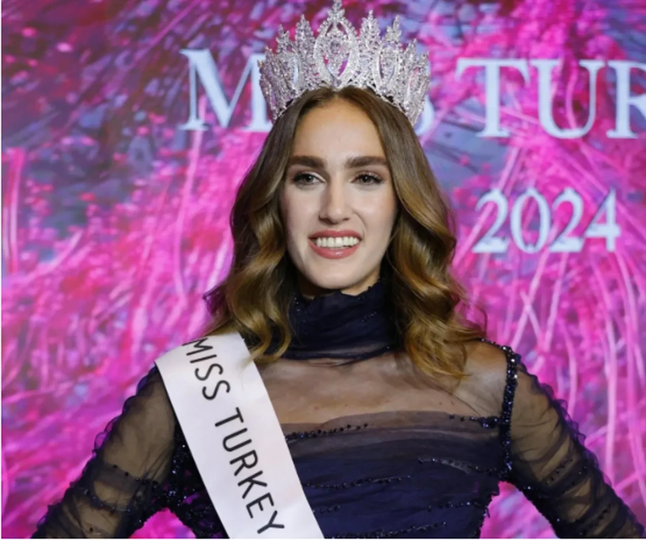 Demet Akalın bu sefer eleştirmedi! Ceren Arslan paylaşımına yorum yağdı 