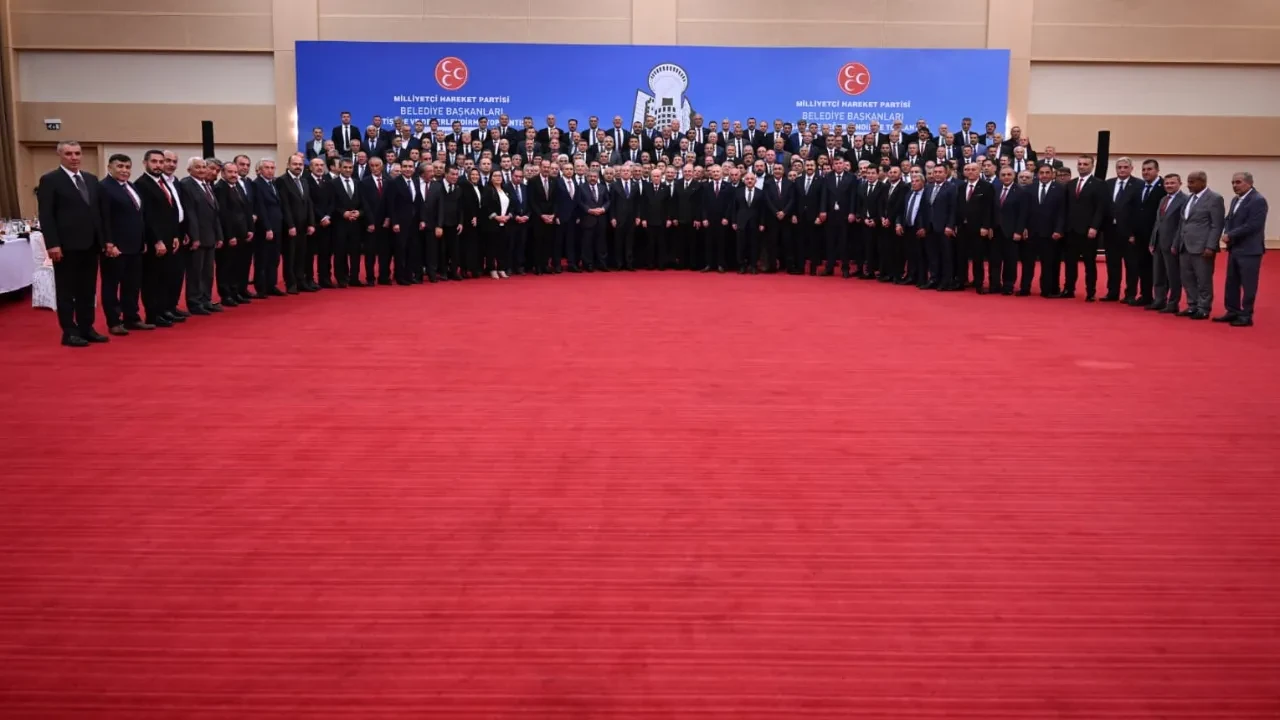 Devlet Bahçeli, MHP'li belediye başkanlarıyla görüştü