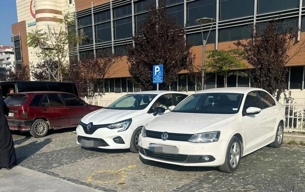 Manisa'da engelli rampası ve park yeri işgaline geçit yok: 98 araca 72 bin TL ceza kesildi