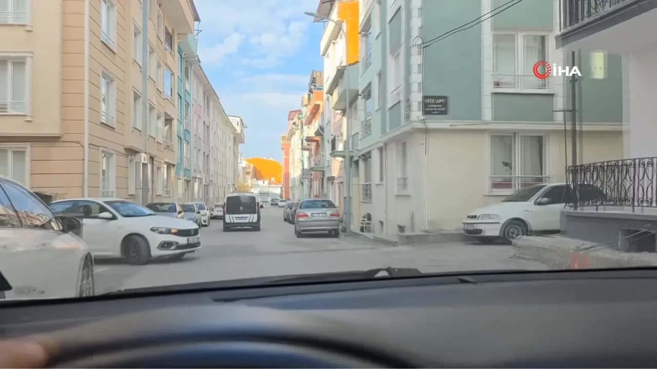 Kütahya'da film sahnesi gibi olay! 'Dur' ihtarına uymayan sürücü aracını bırakıp kaçtı