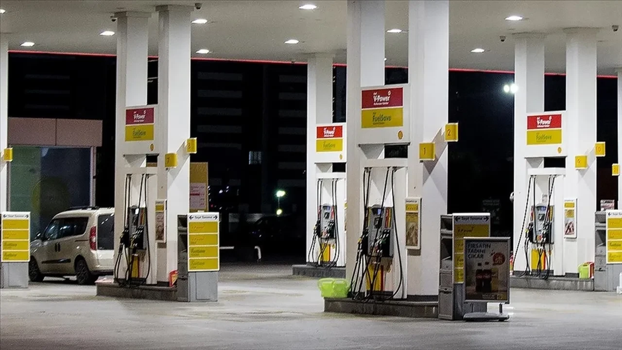 Motorine zam geldi! Benzinin ardından akaryakıtta tabela değişti