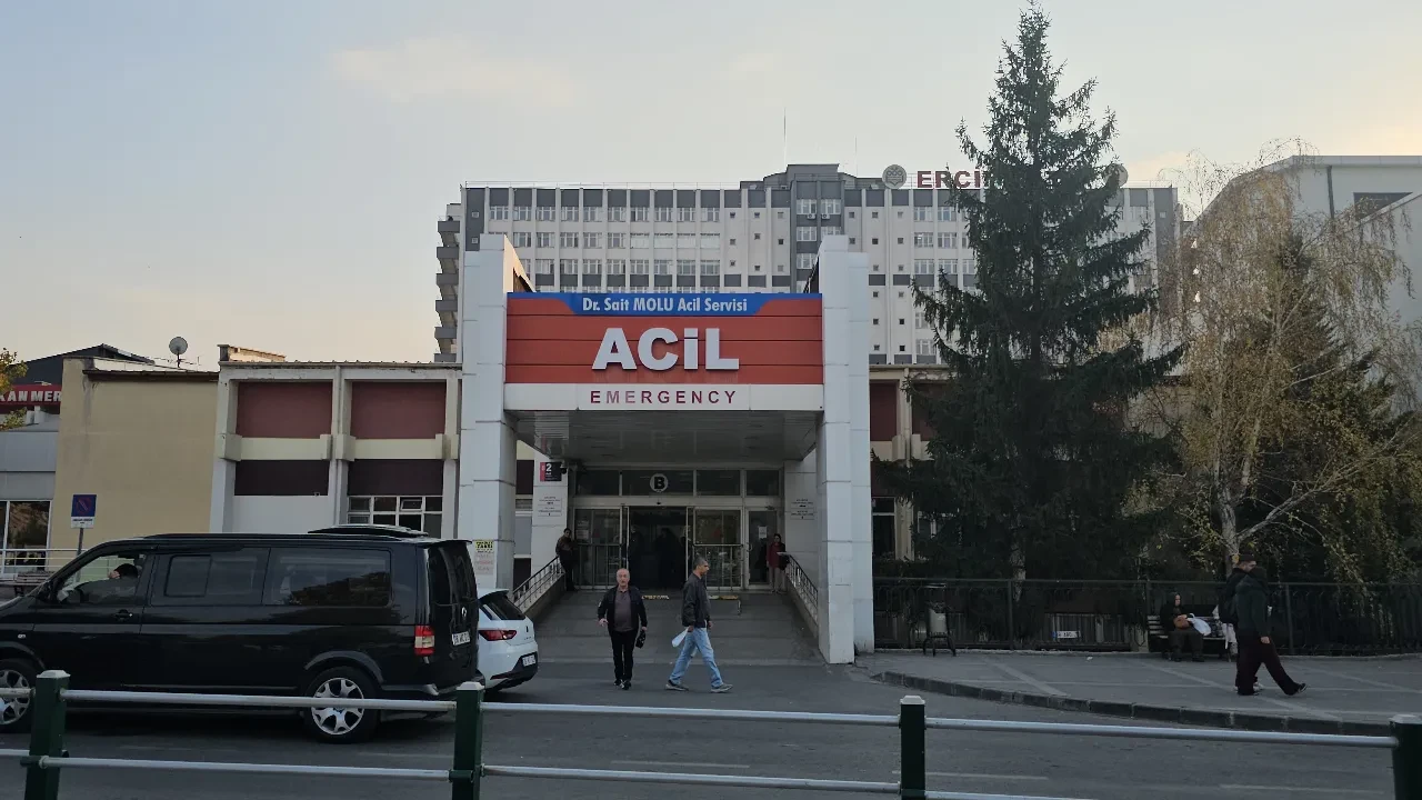 Okulda 80 çocuk hastanelik oldu: Festivalde satılan yiyecek zehirledi