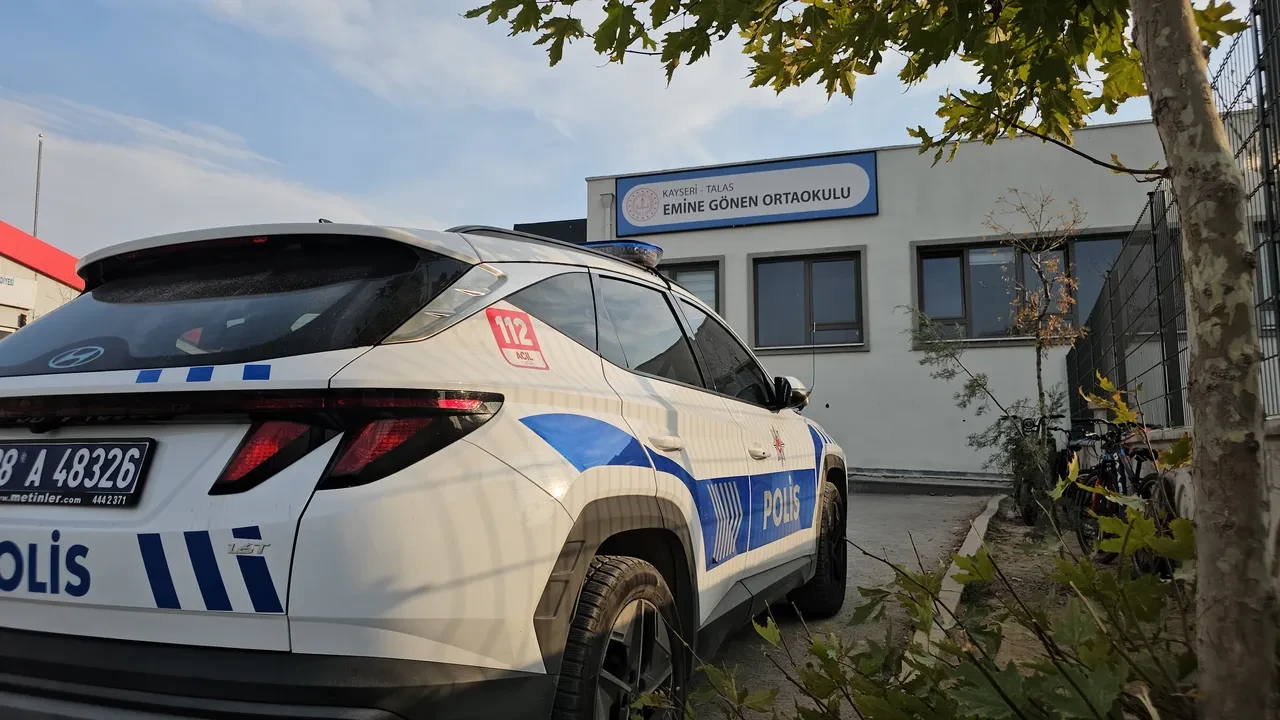 Okulda 80 çocuk hastanelik oldu: Festivalde satılan yiyecek zehirledi