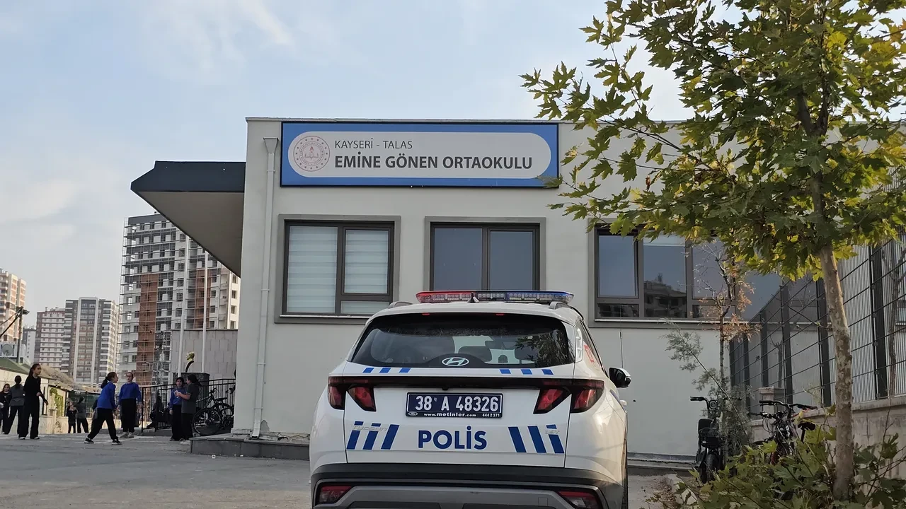 Okulda 80 çocuk hastanelik oldu: Festivalde satılan yiyecek zehirledi