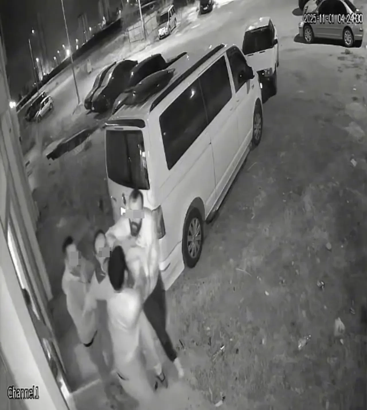 Sosyal medya fenomeni dehşeti yaşadı! Eski eşi ve ailesi tarafından öldüresiye dövüldü: O anlar kamerada