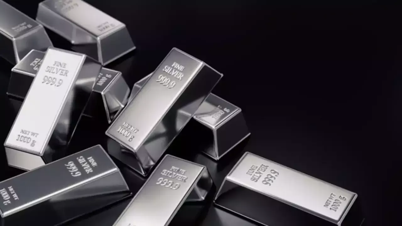 Altını bırakıp gümüşe yönelenler dikkat! Uzman isim kritik tarihi verdi, gümüş fiyatının yükseliş sebebini açıkladı