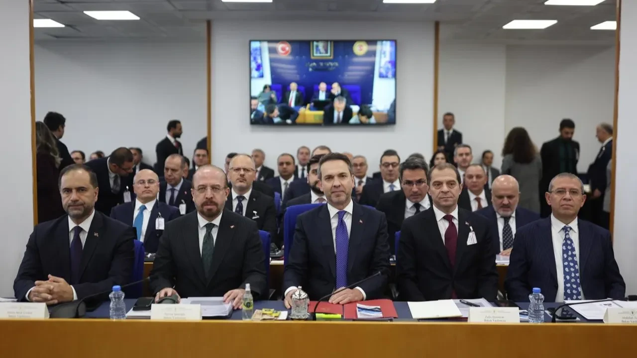 Bakan Bayraktar duyurdu: Altın fiyatı 4 bin doları aştı, devlet hakkı yüzde 25’e çıktı