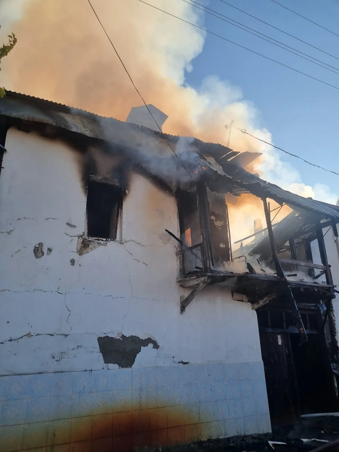 Burdur'da elektrikli soba faciası! Yaşlı çift alevler içinde mahsur kaldı